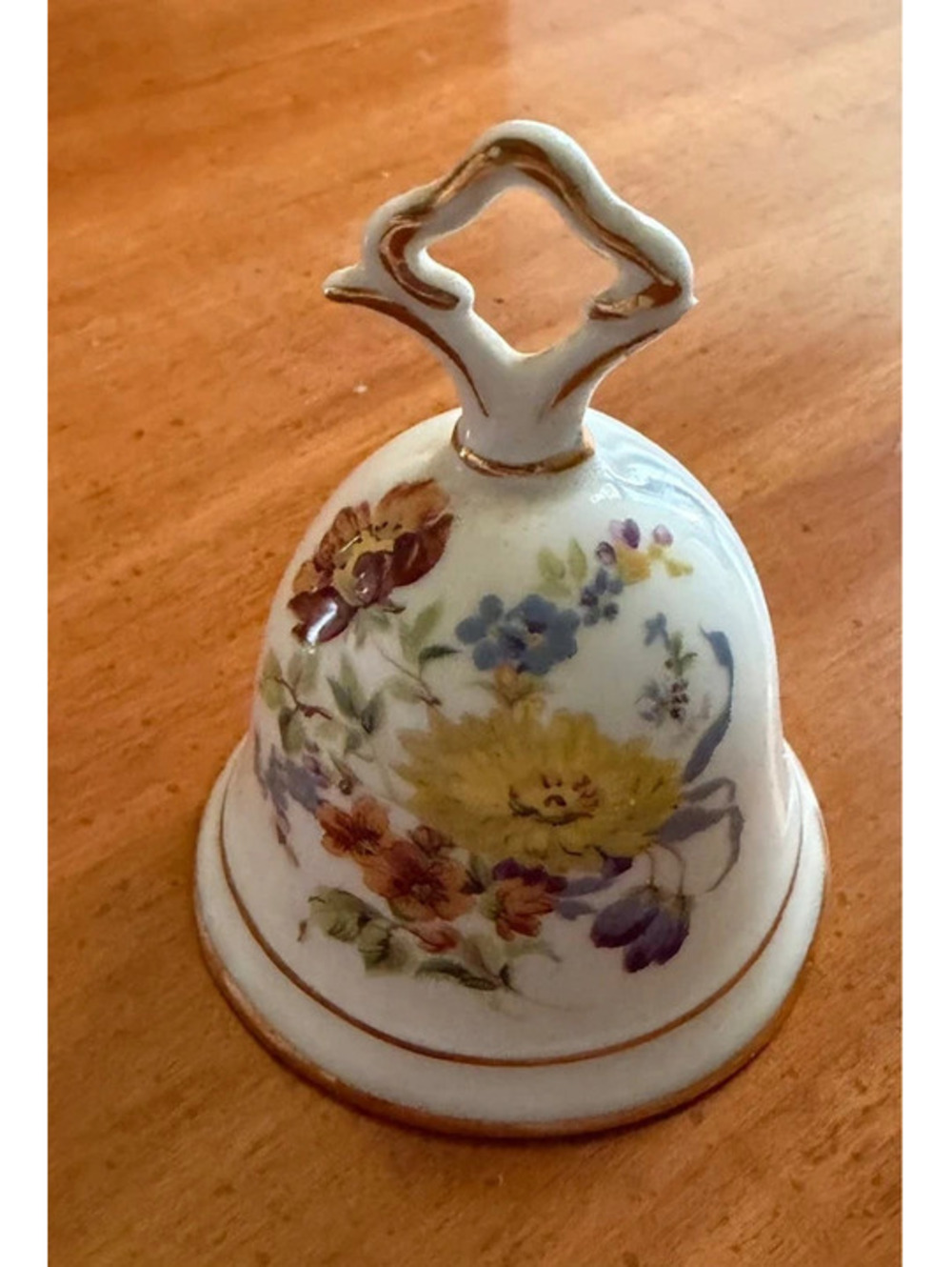 Bell Canadian Superior Fine Bone China 1976-77 farmhouse/CottageCore